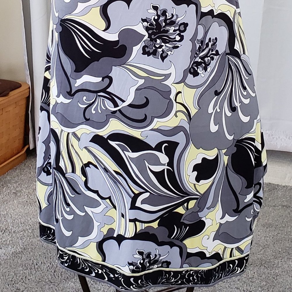 Womens Dresses - Picture 2 of 3